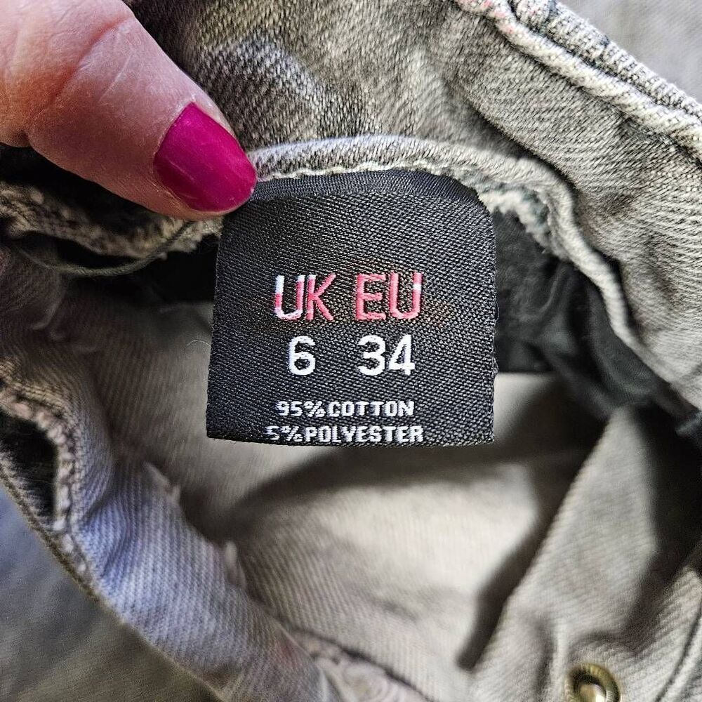 PrettyLittlething Cargo Jeans - Picture 5 of 8